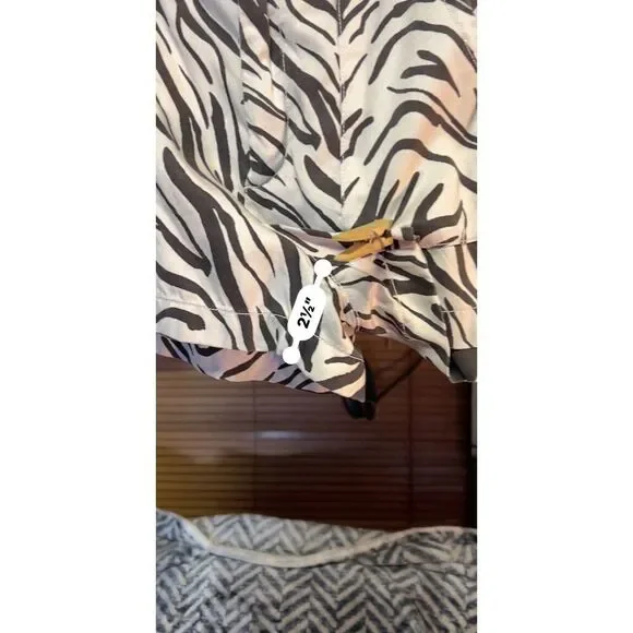 Cynthia Rowley Zebra Print Shorts - Size 6 - Picture 7 of 9